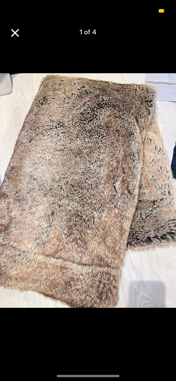 Faux Fur Throw Blanket thumbnail