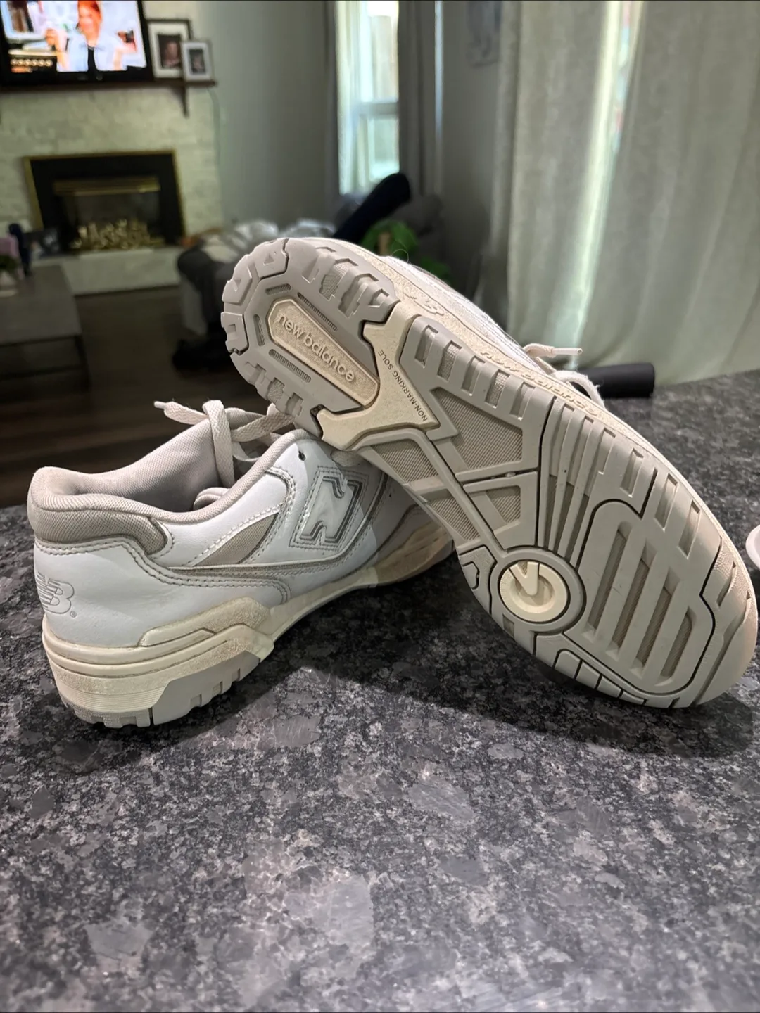 Womens 6.5 New Balance 550 White Sneakers image indicator(2)