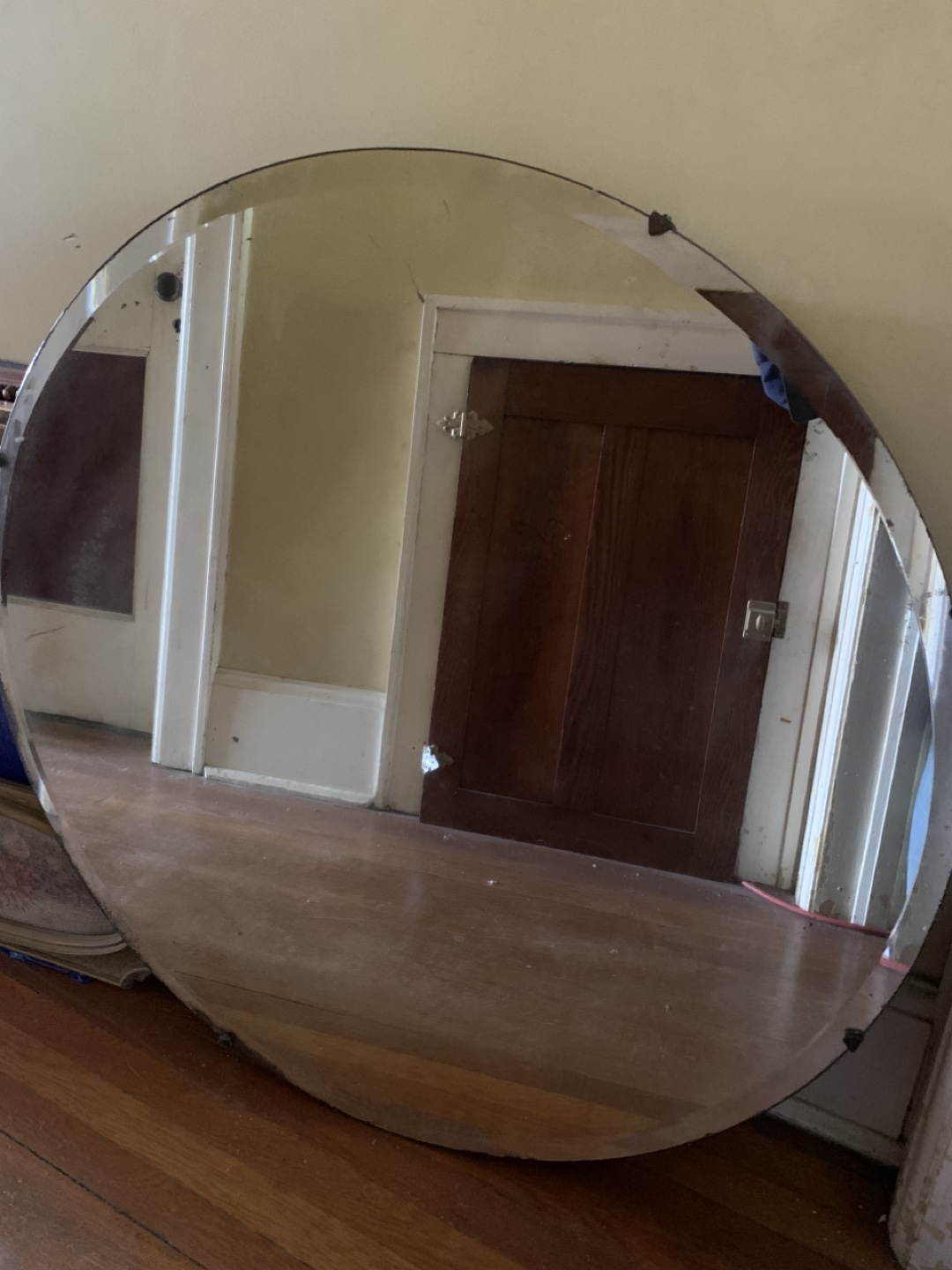29.5” round bevelled vanity Mirror