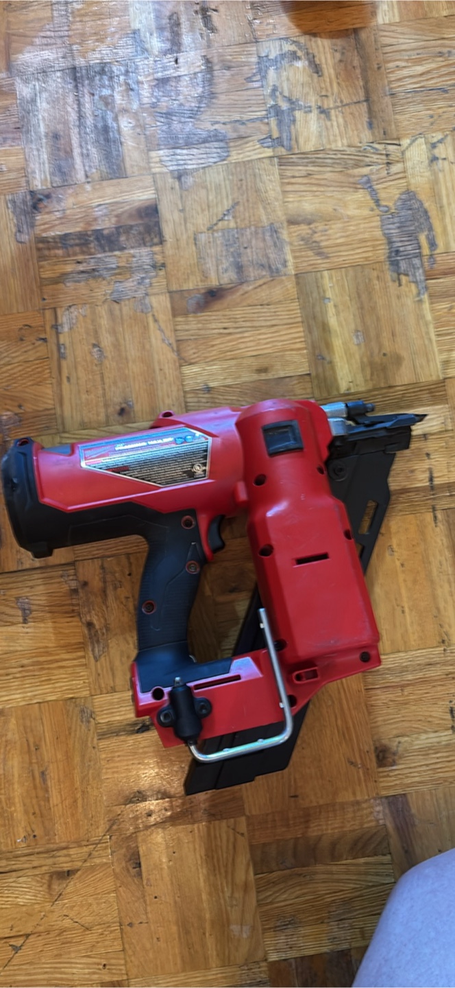Milwaukee Fuel Nail Gun - photo 2