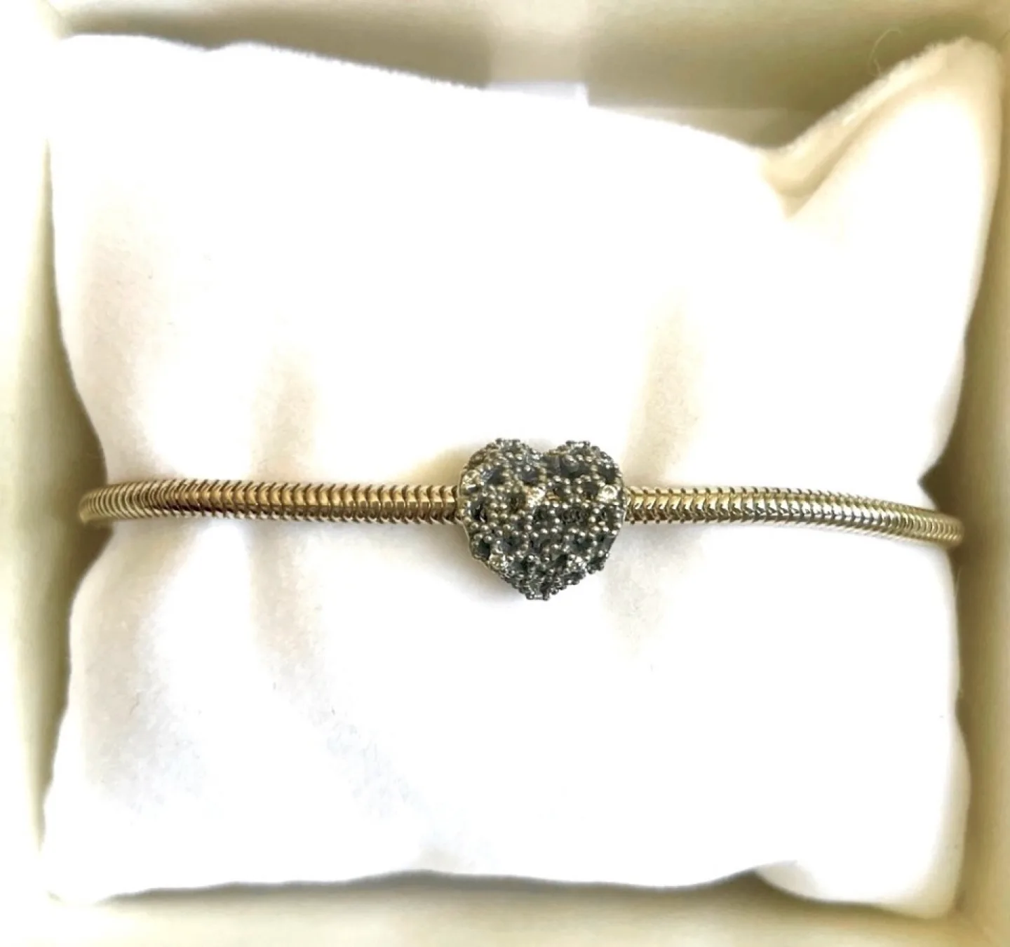 APART| Heart Bracelet thumbnail