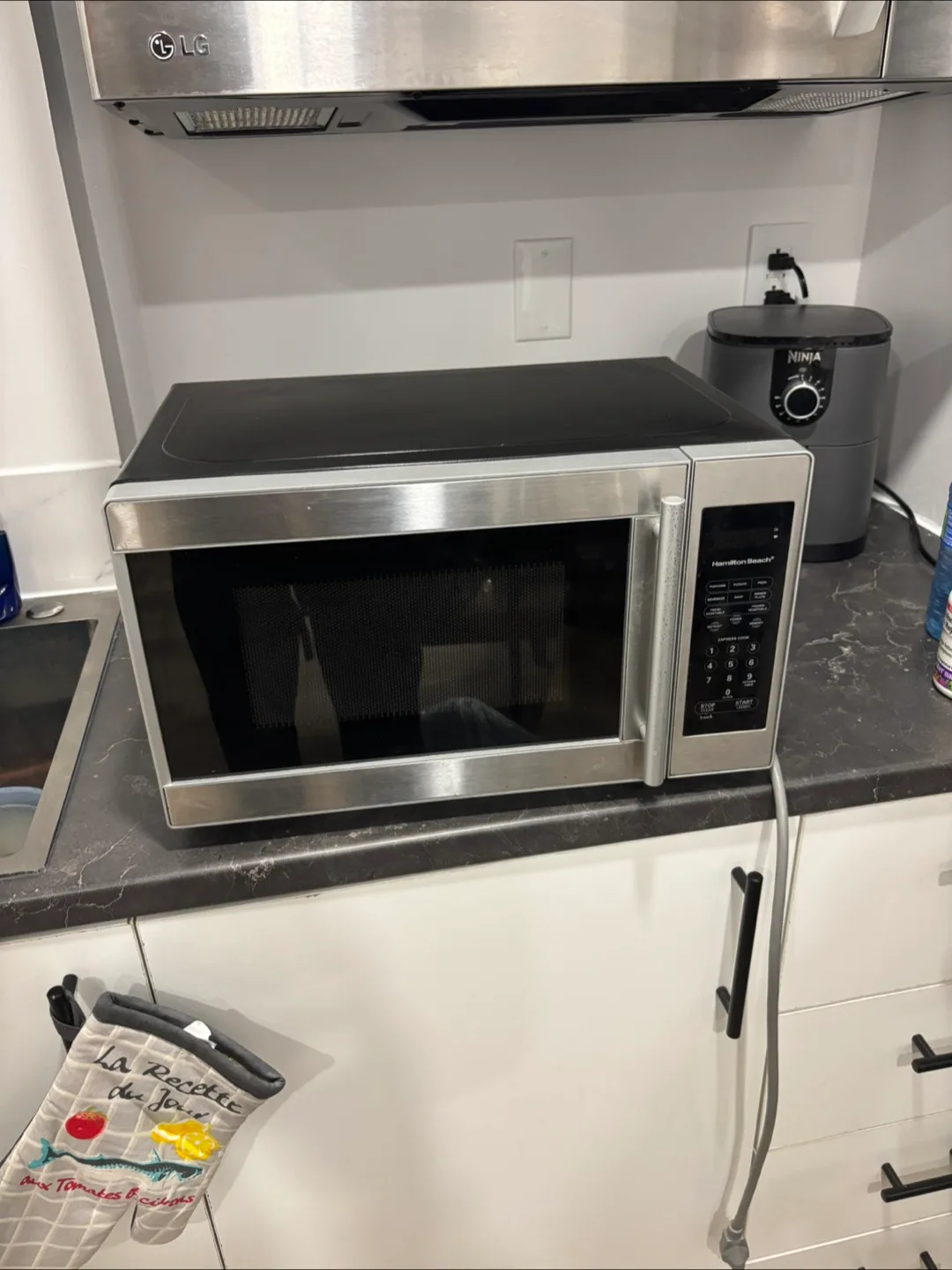 Hamilton Beach Microwave Oven thumbnail