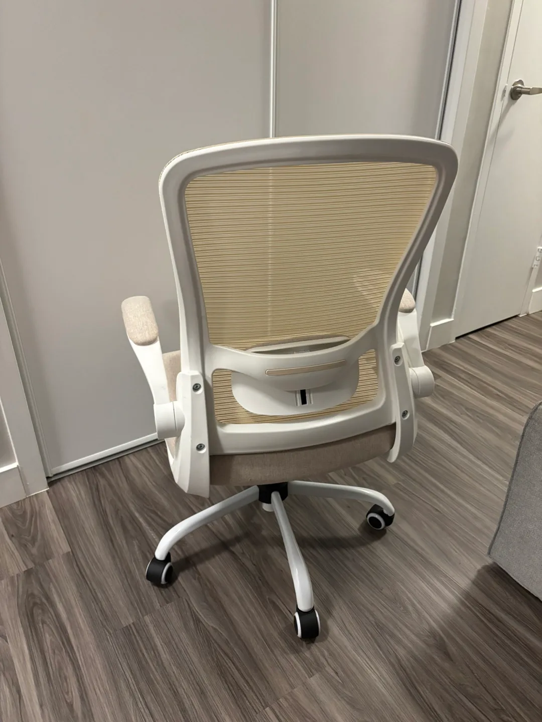 Ergonomic Office Chair - Beige image indicator(3)