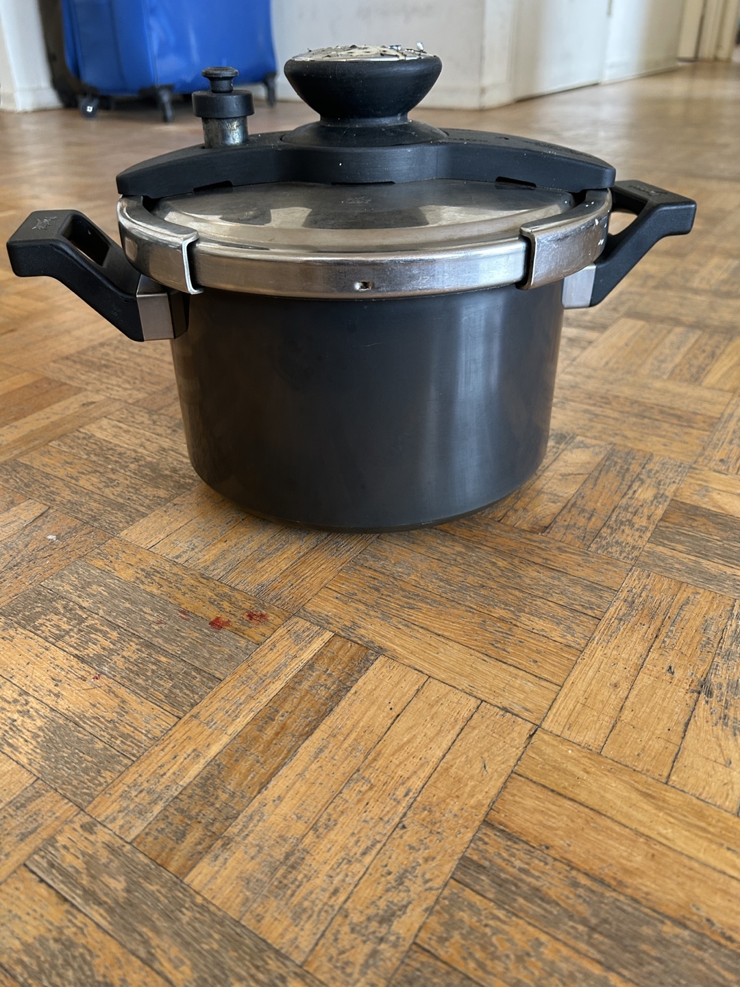 Clip on Pressure Cooker - Black 5 litre