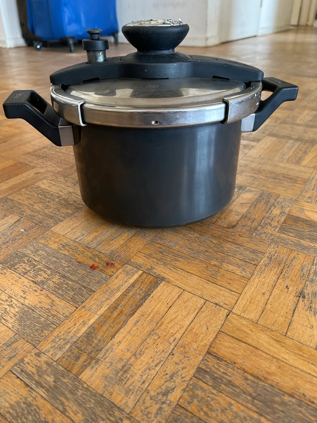Clip on Pressure Cooker - Black 5 litre thumbnail