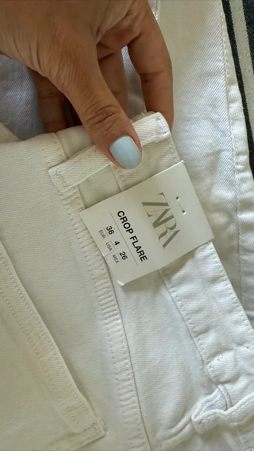 Zara Crop Flare White Jeans - Size 4/26 thumbnail