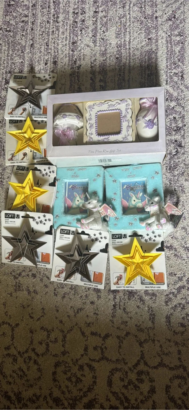 Loft U Star Wall Decor & Gift Set thumbnail
