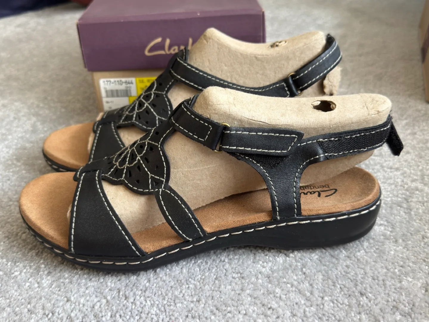 Clarks Leisa Taffy Black Sandals - Size 9.5 thumbnail