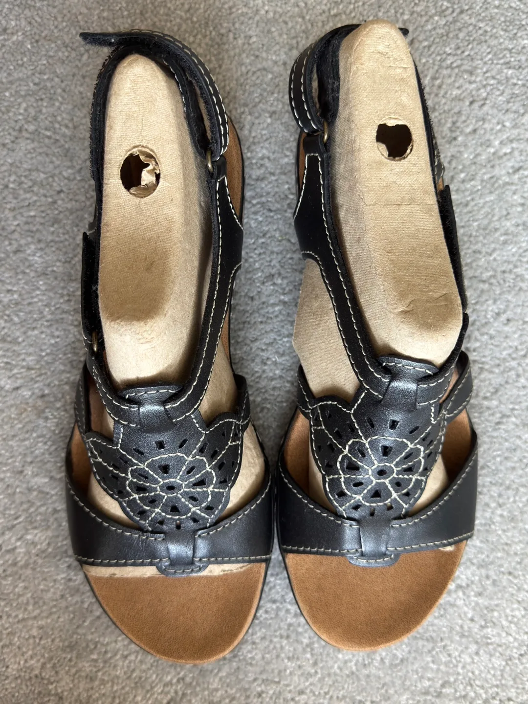 Clarks Leisa Taffy Black Sandals - Size 9.5 image indicator(2)