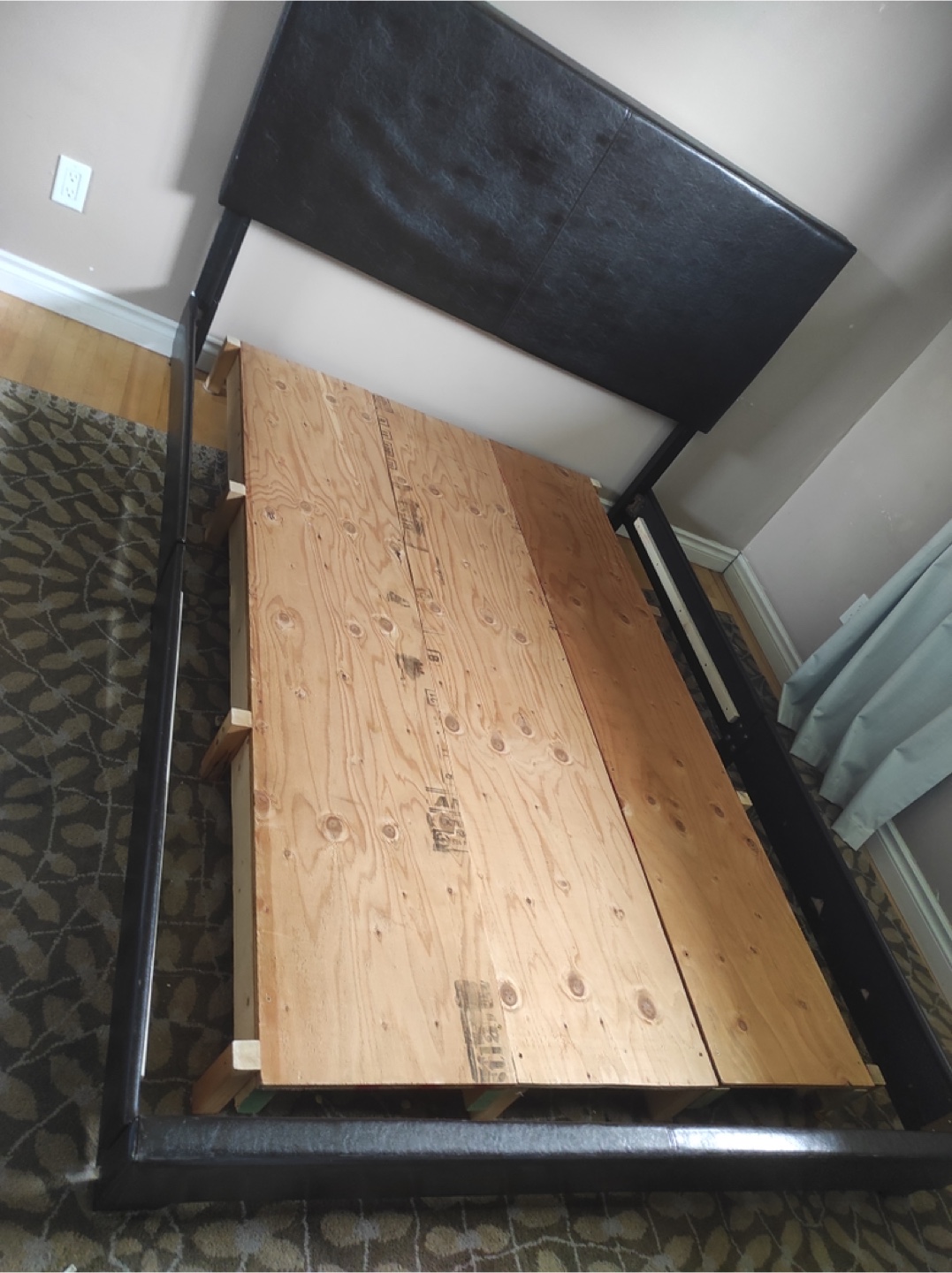 Queen Size Bed Frame - Black - photo 2
