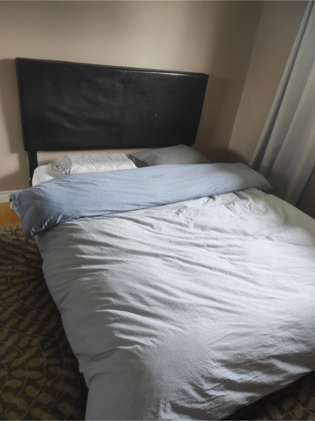 Queen Size Bed Frame - Black - photo 3
