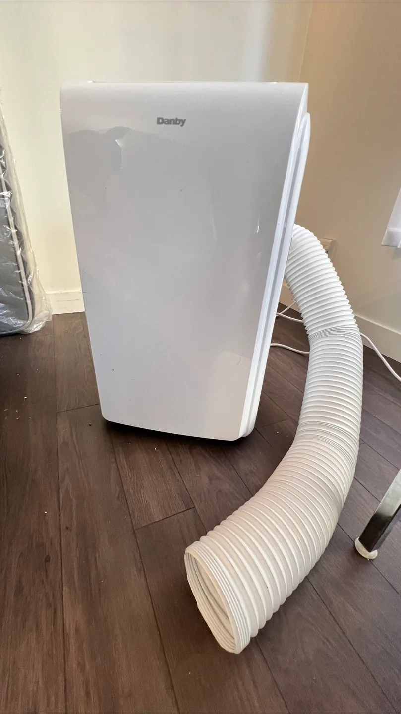 Danby 3-in-1 Portable Air Conditioner -Like new image indicator(2)
