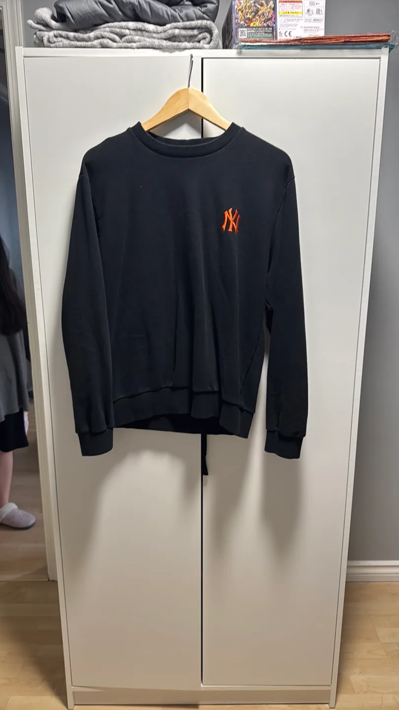 MLB New York Yankees Black Sweatshirt thumbnail