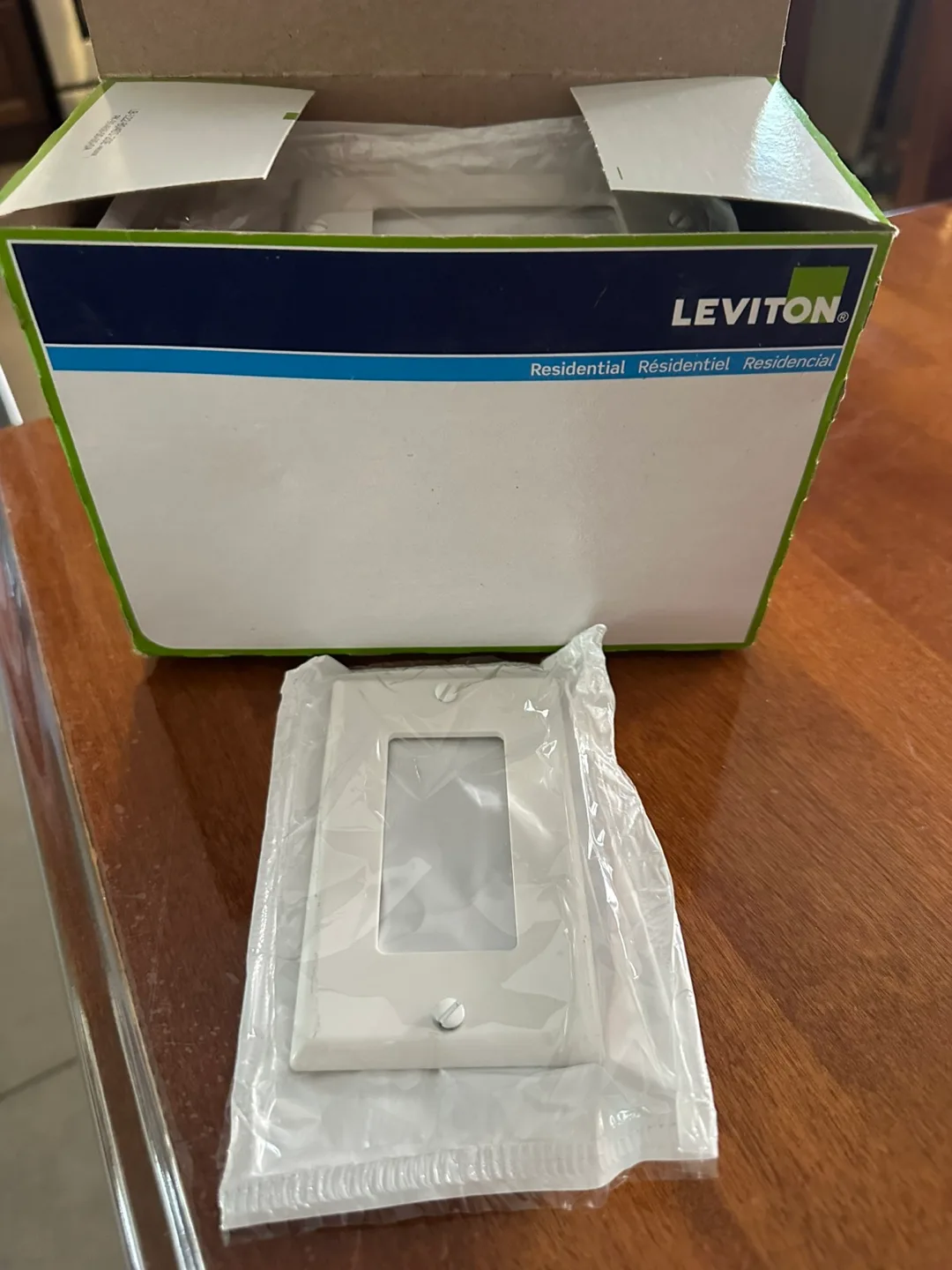Leviton White 1G Standard Wallplates - Box of 20 thumbnail