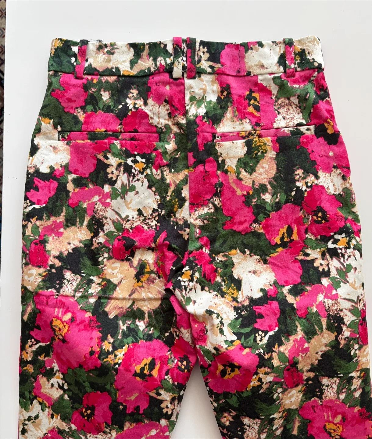 Gorgeous H&M Floral Print Pants, Size 4 image indicator(4)
