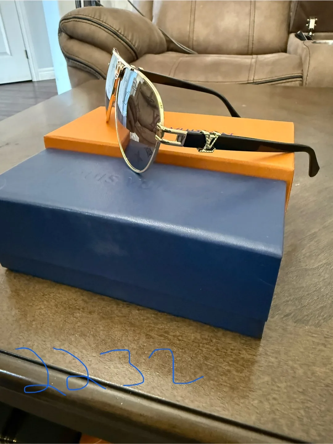 Louis Vuitton Aviator Sunglasses thumbnail