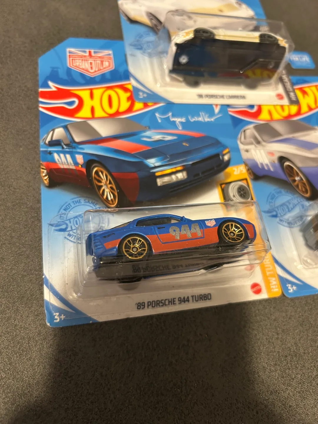 Hot Wheels Porsche '89 944 Turbo & '96 Carrera image indicator(2)