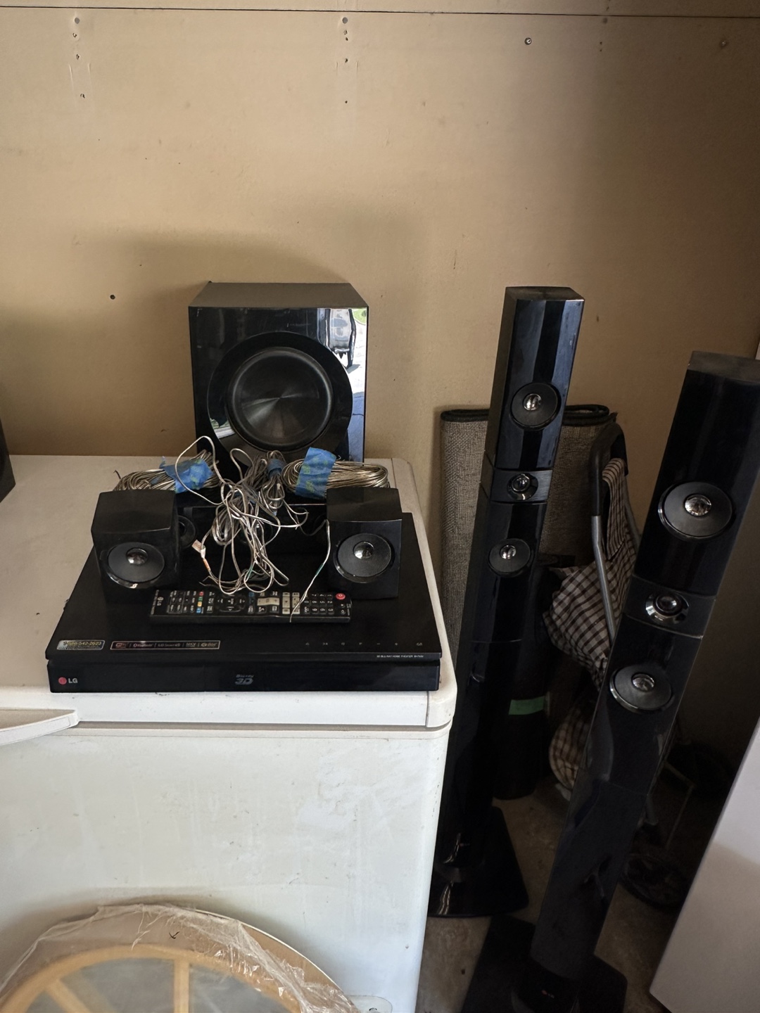 LG Home Theatre System - photo 3