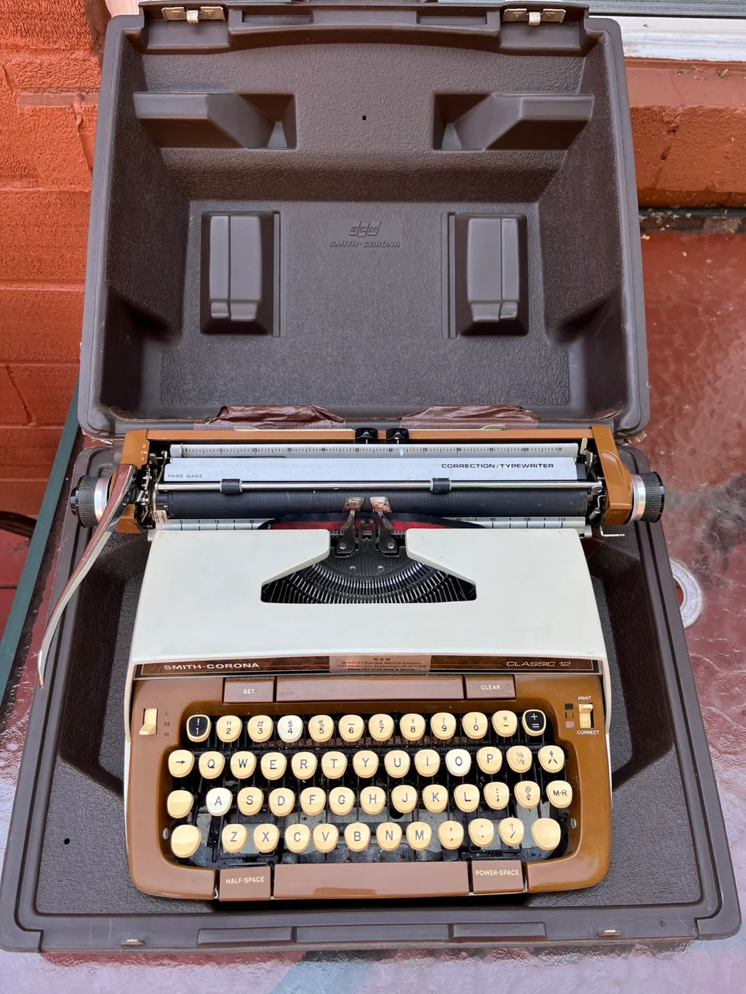 Smith-Corona Classic 12 Typewriter w/ Case thumbnail