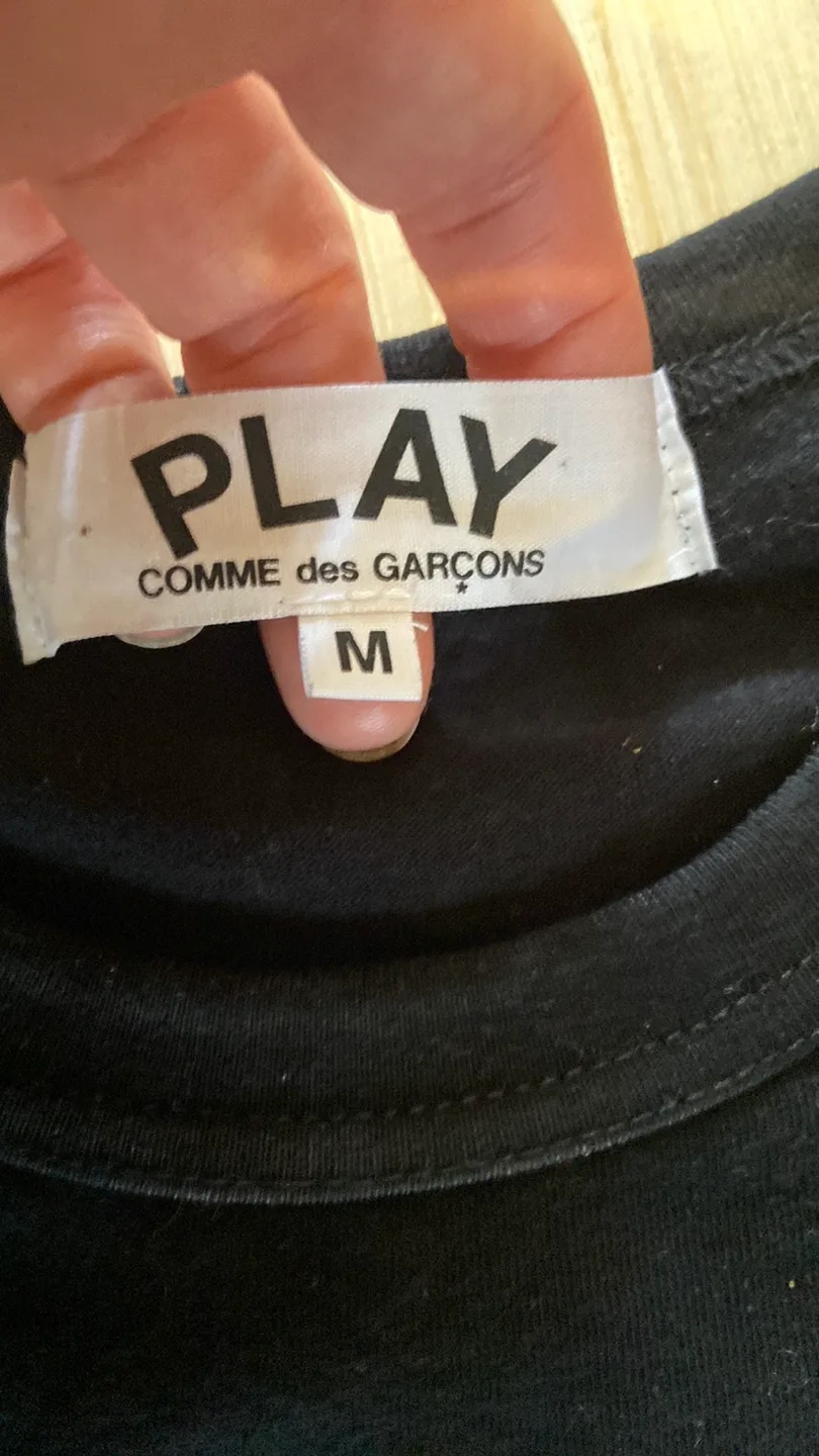 Comme des Garçons PLAY Black T-Shirt - Size M image indicator(5)