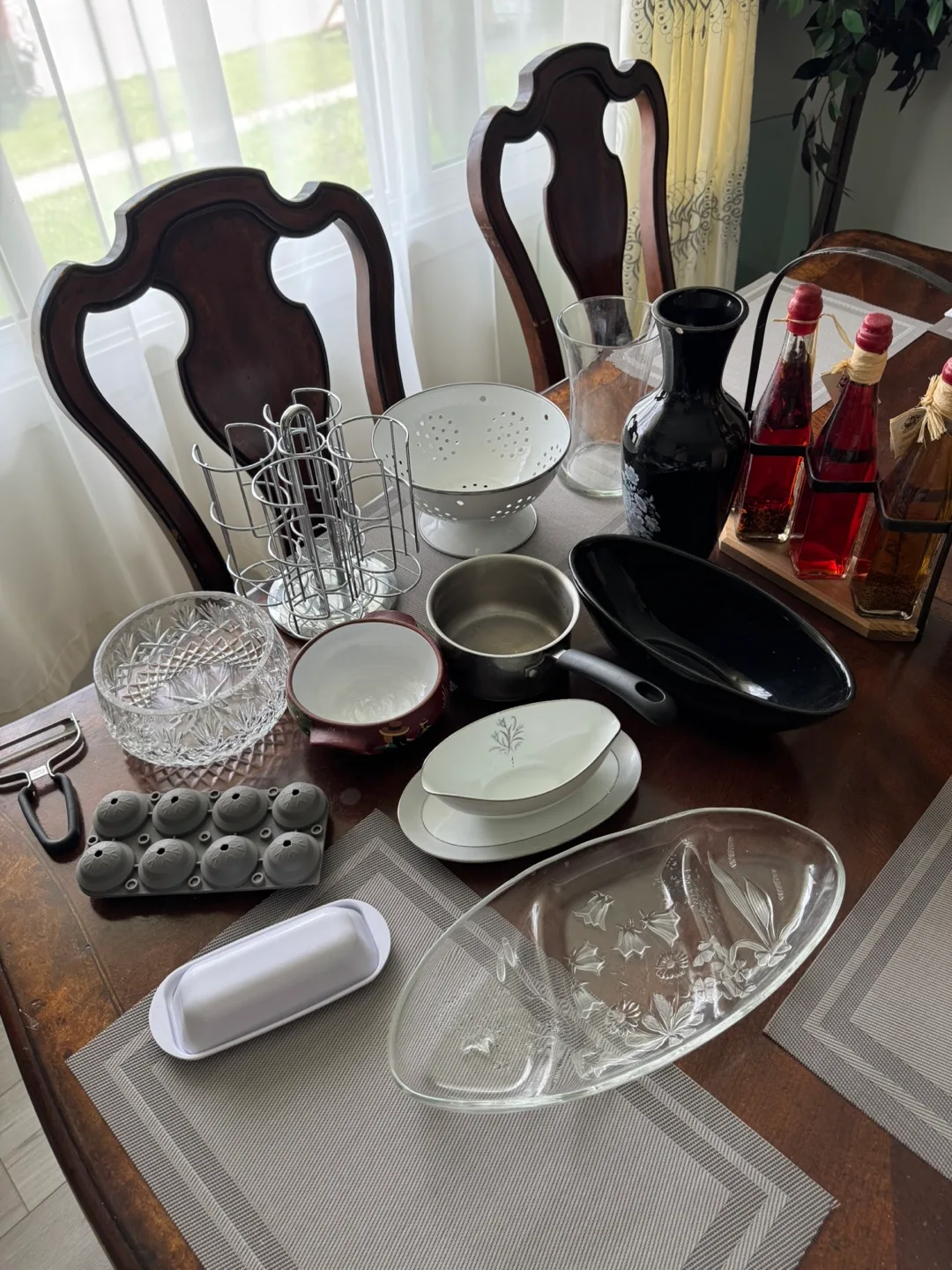 Move out sale. Kitchen needs thumbnail