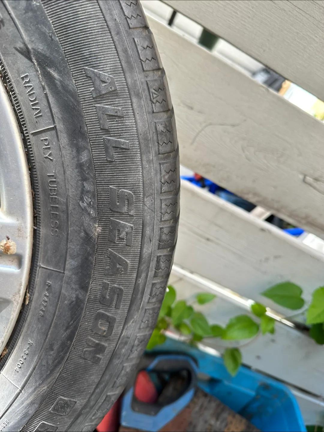 All Season Tires - 195/65R15 image indicator(2)