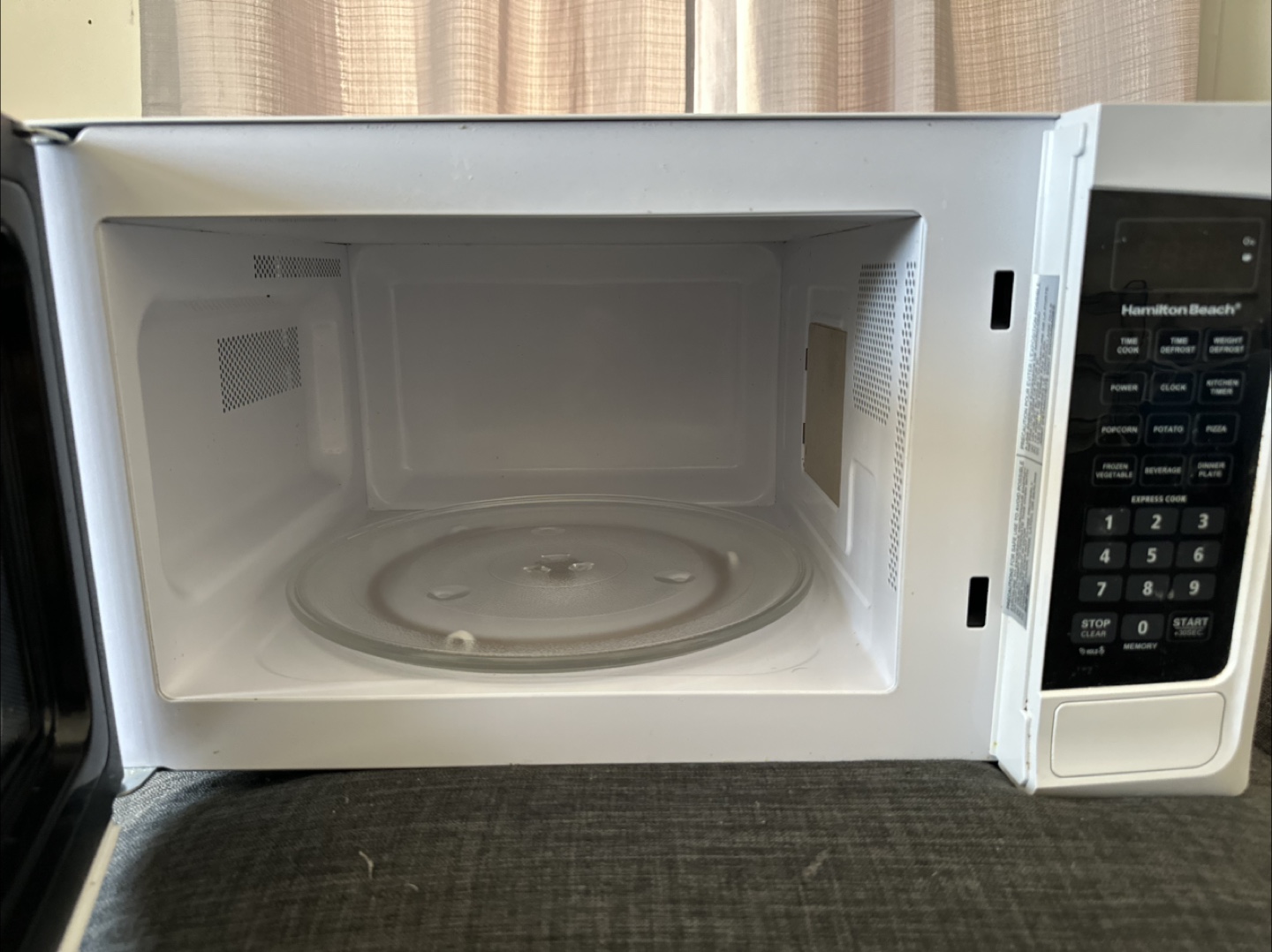 Hamilton Beach Microwave Oven - photo 2