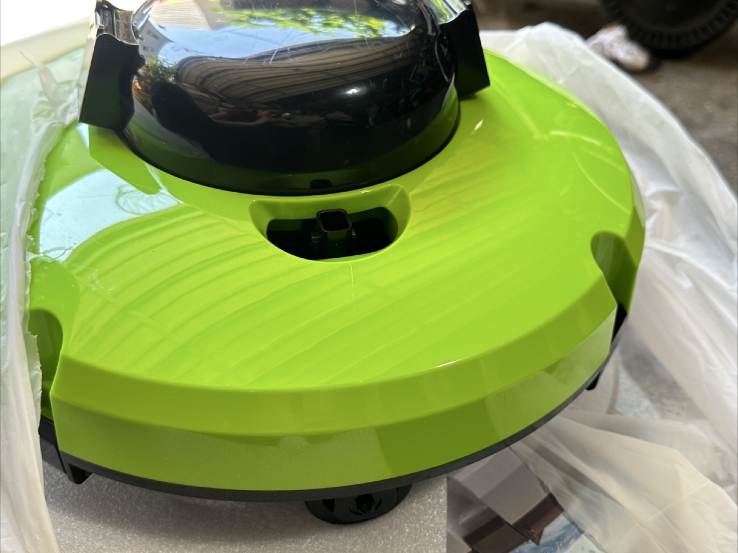 Cordless Robotic Pool Cleaner - Green