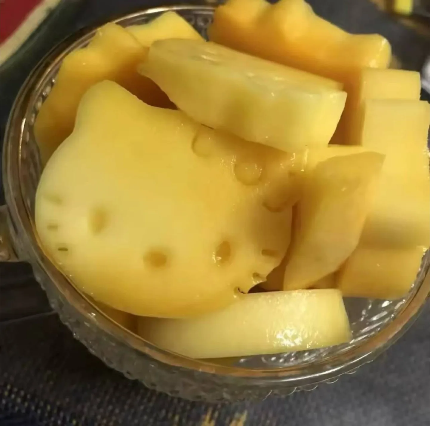 Hello kitty fruit mold cutters. Cute for parties and kids image indicator(3)