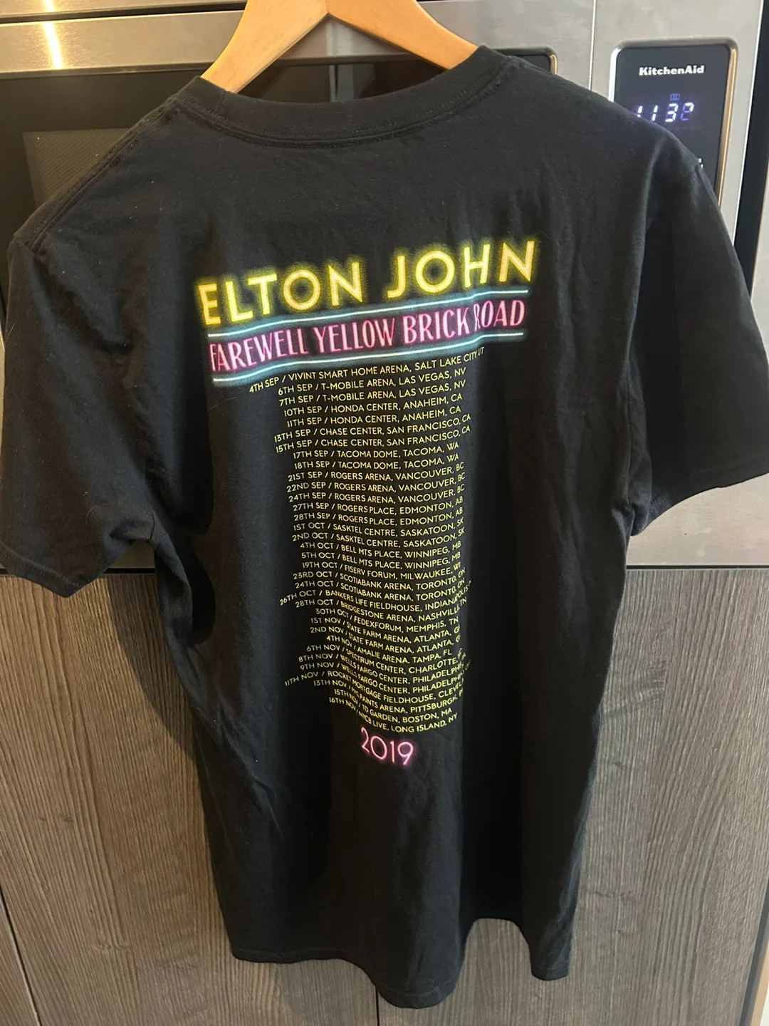 Elton John Farewell Tour T-Shirt -Med- Brand new image indicator(3)