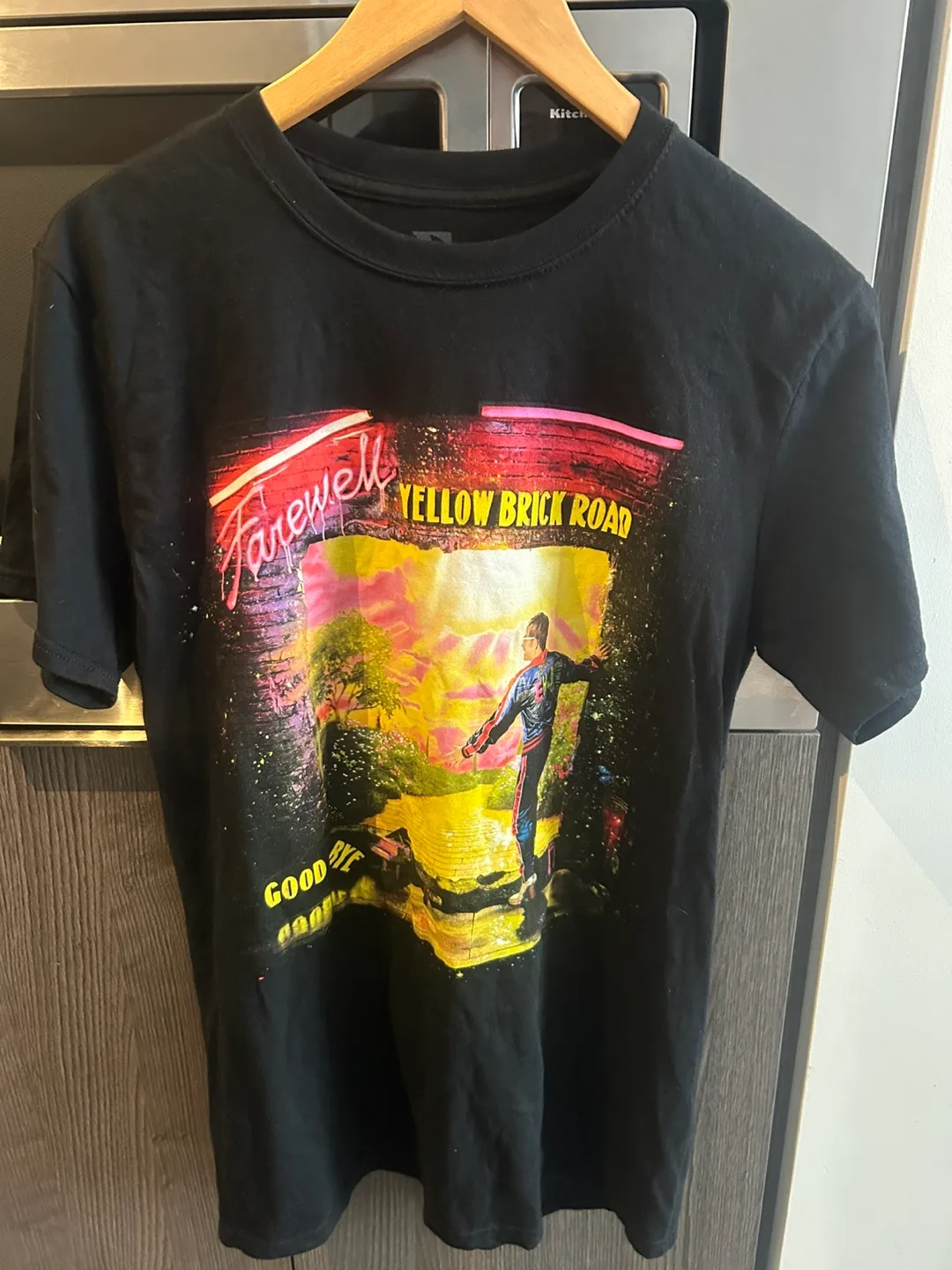 Elton John Farewell Tour T-Shirt -Med- Brand new thumbnail