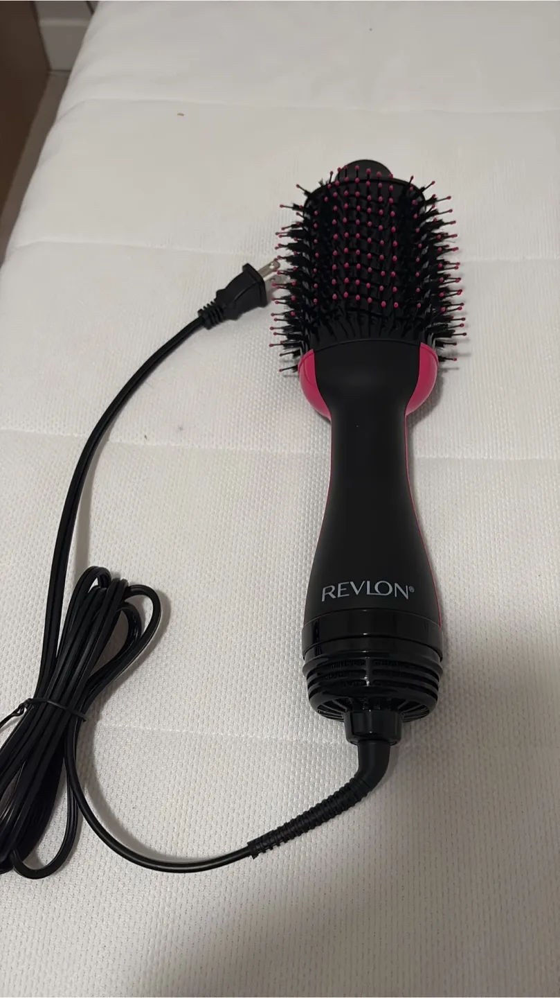 Revlon One-Step Hair Dryer & Volumizer Hot Air Brush thumbnail
