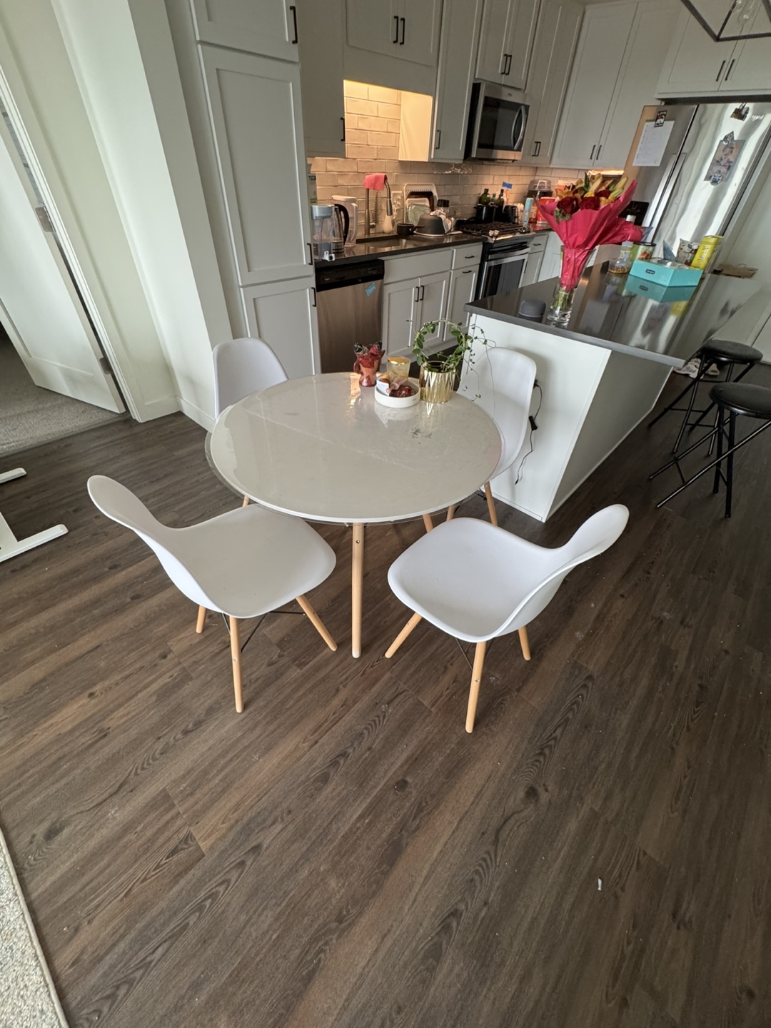 32” Round dining table + four chairs - photo 5