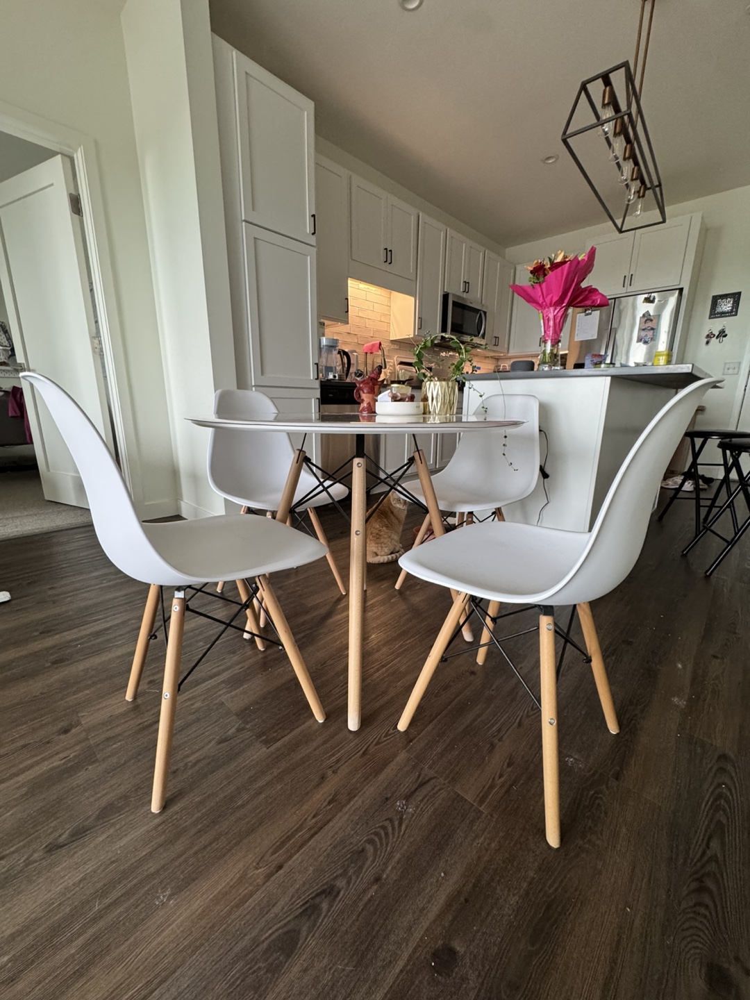 32” Round dining table + four chairs - photo 2