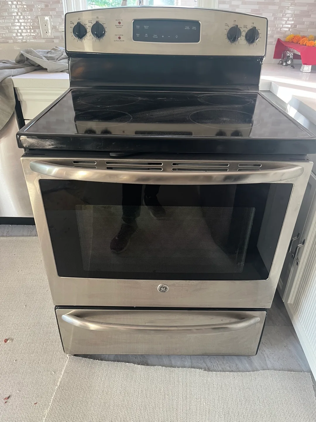 GE Electric Range - Stainless Steel Finish thumbnail