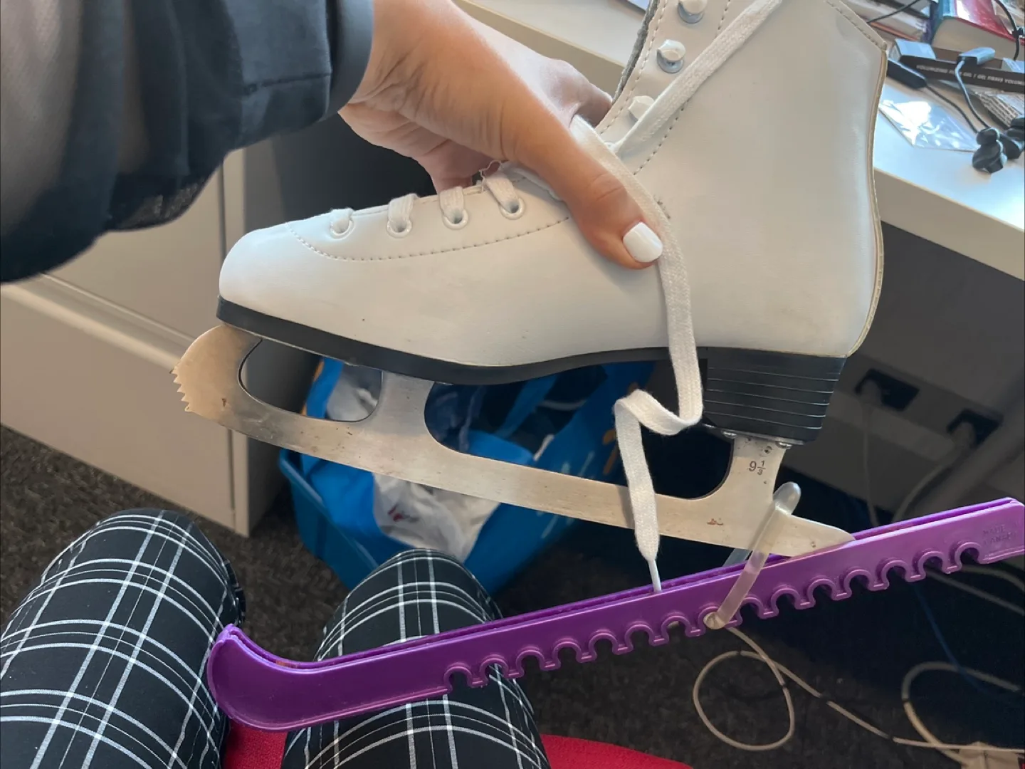 White Figure Skates - Size 9.5 image indicator(2)