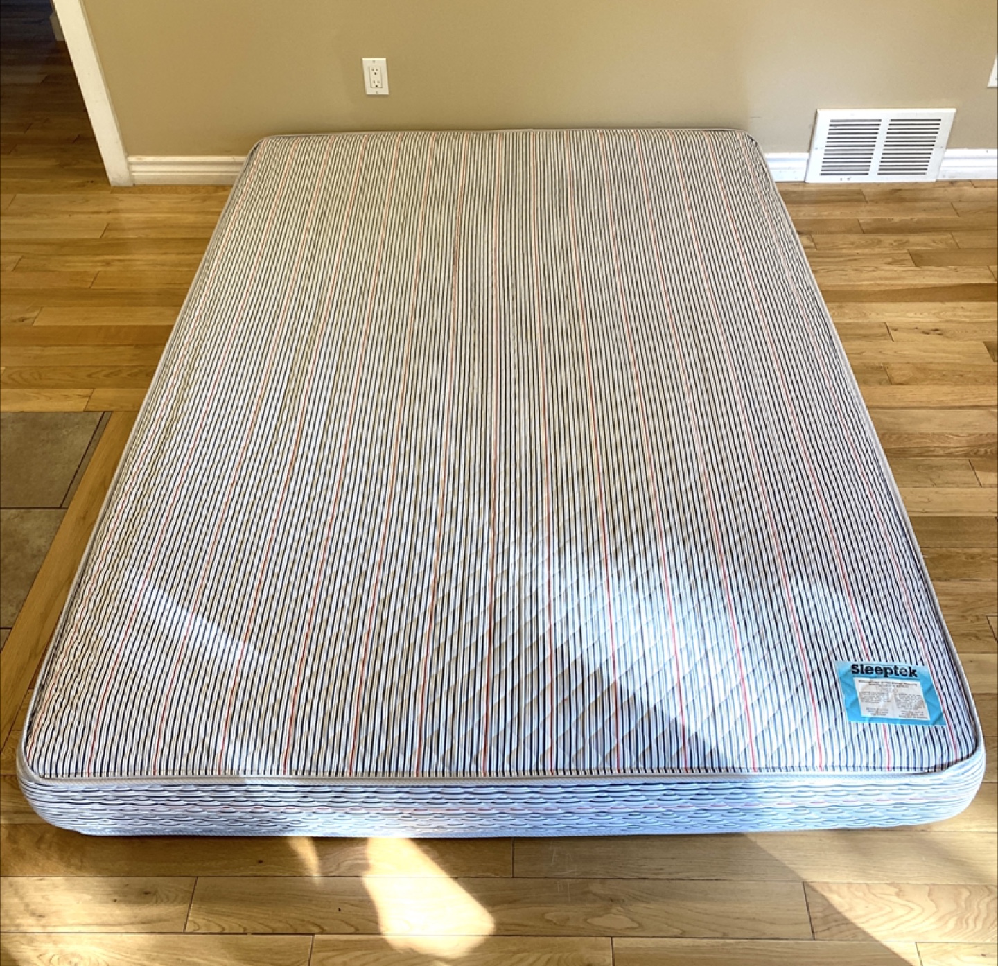 Sleeptek Queen Size 8” Foam Mattress (CAN DELIVER)