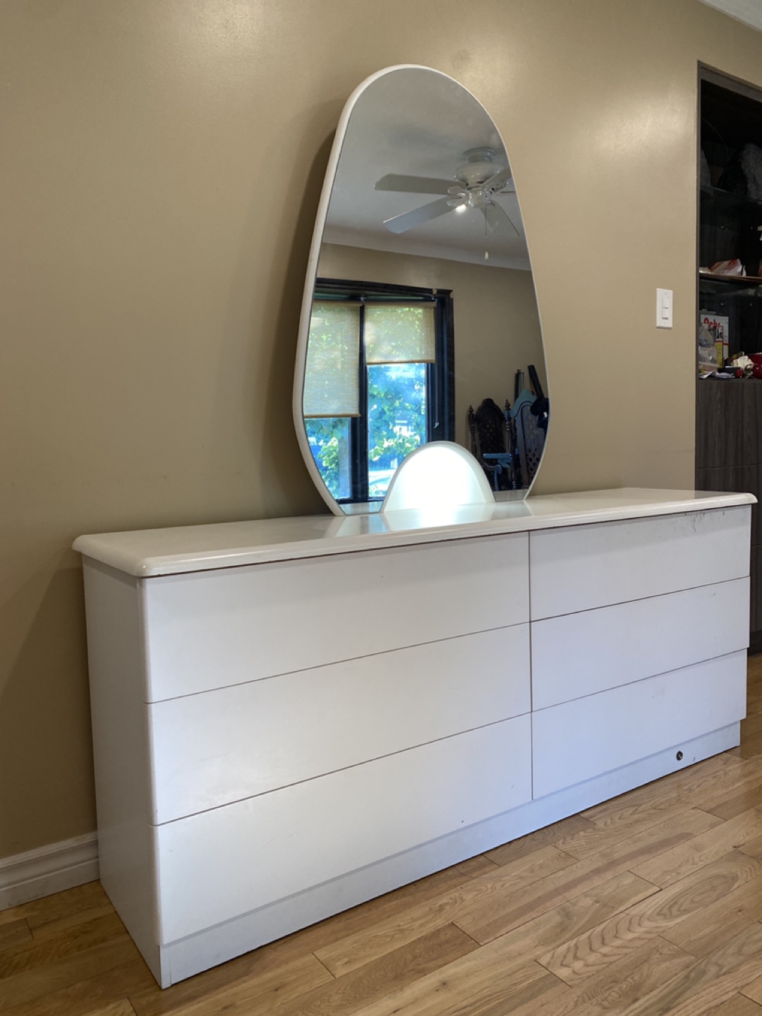 Beautiful Vanity Dresser with Illuminated Mirror (CAN DELIVER) - photo 2