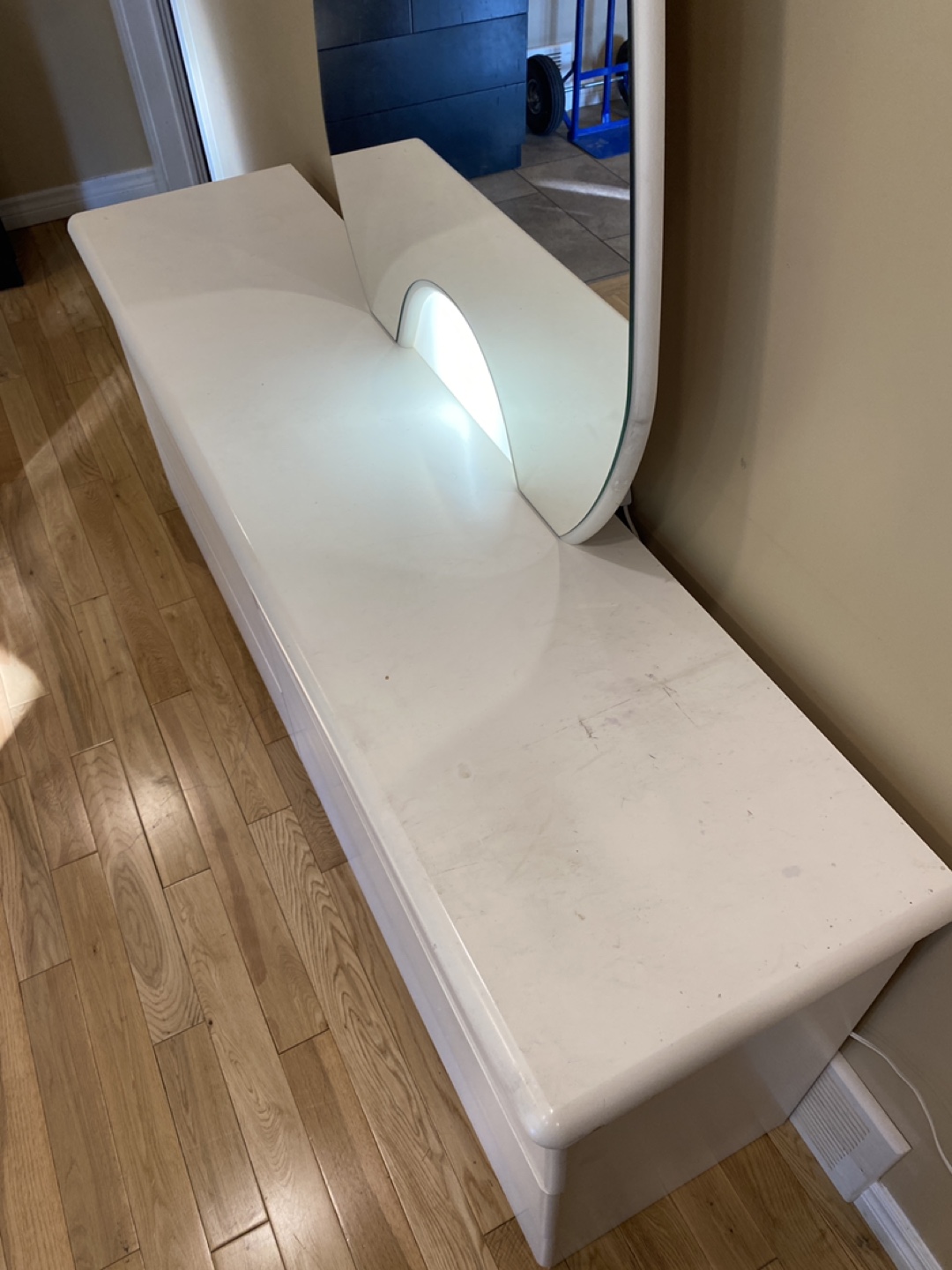 Beautiful Vanity Dresser with Illuminated Mirror (CAN DELIVER) - photo 4