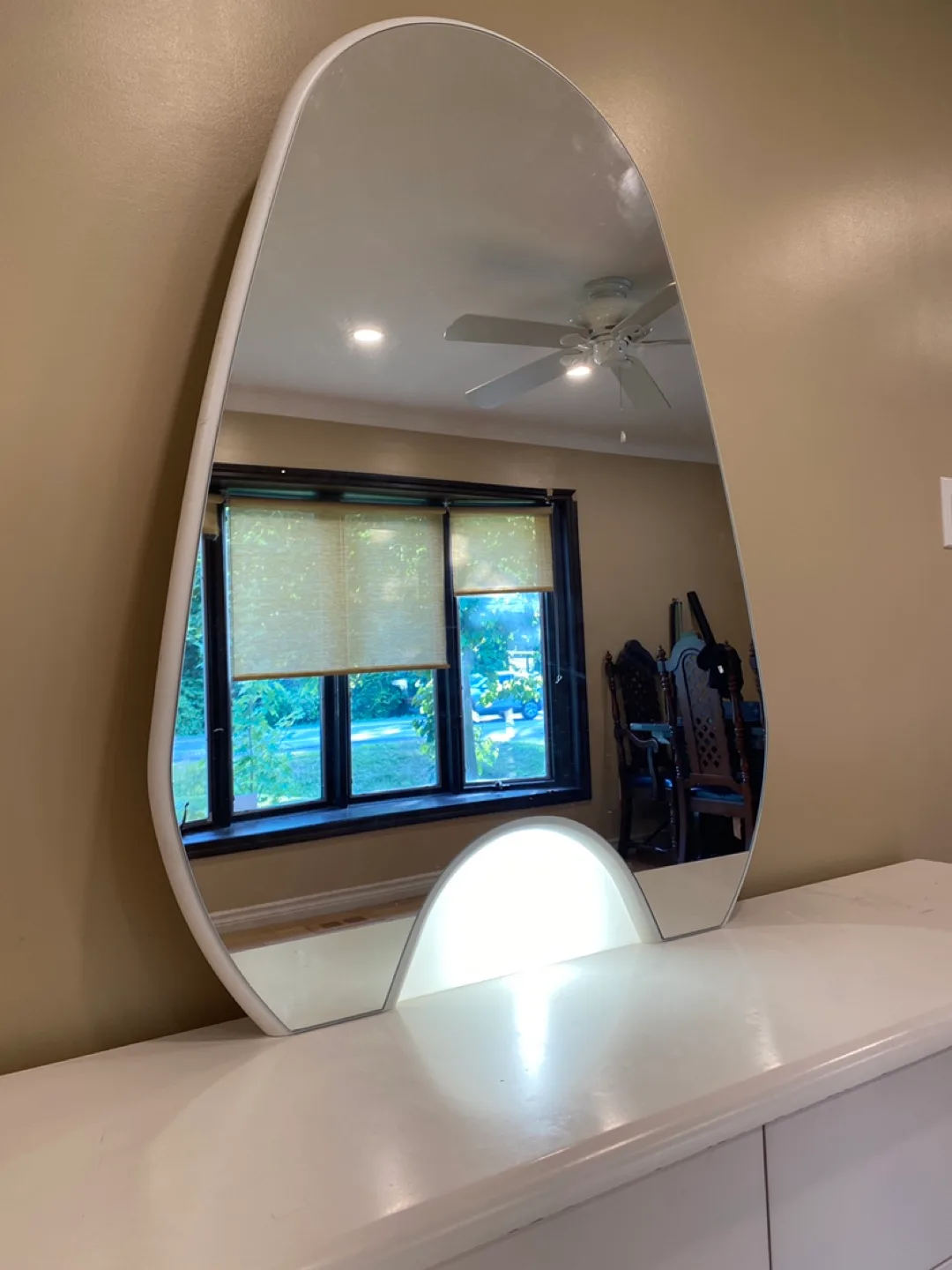 Beautiful Vanity Dresser with Illuminated Mirror (CAN DELIVER) image indicator(10)