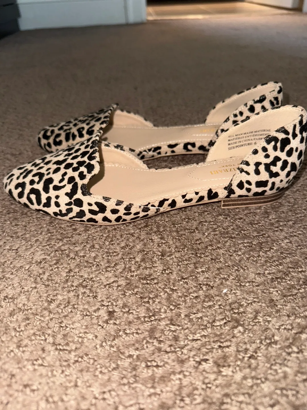 Isaac Mizrahi New York Leopard Print Flats - Size 6.5 image indicator(2)