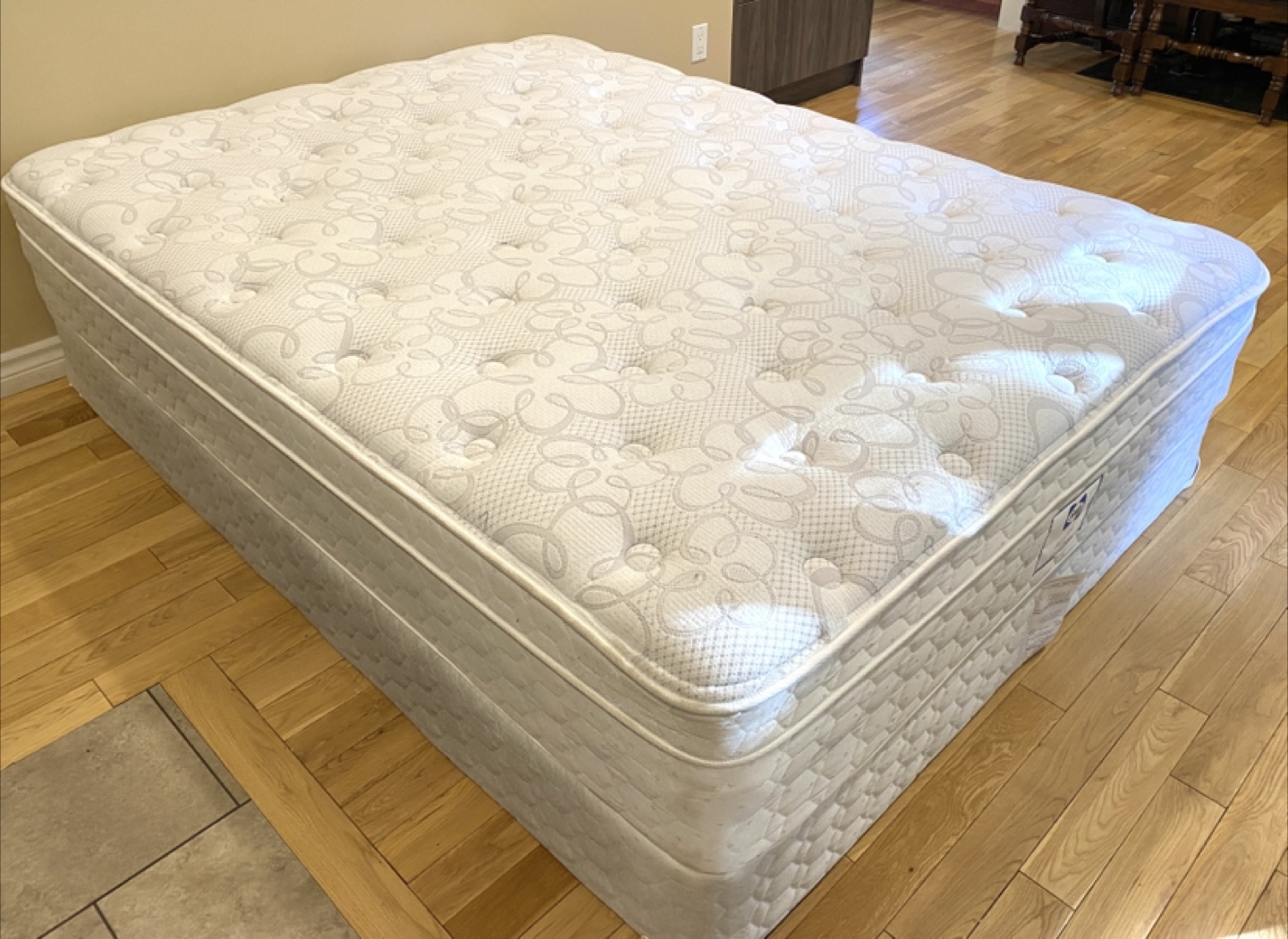 Sealy Silver Mist Queen Size Mattress & Boxspring (CAN DELIVER) - photo 5