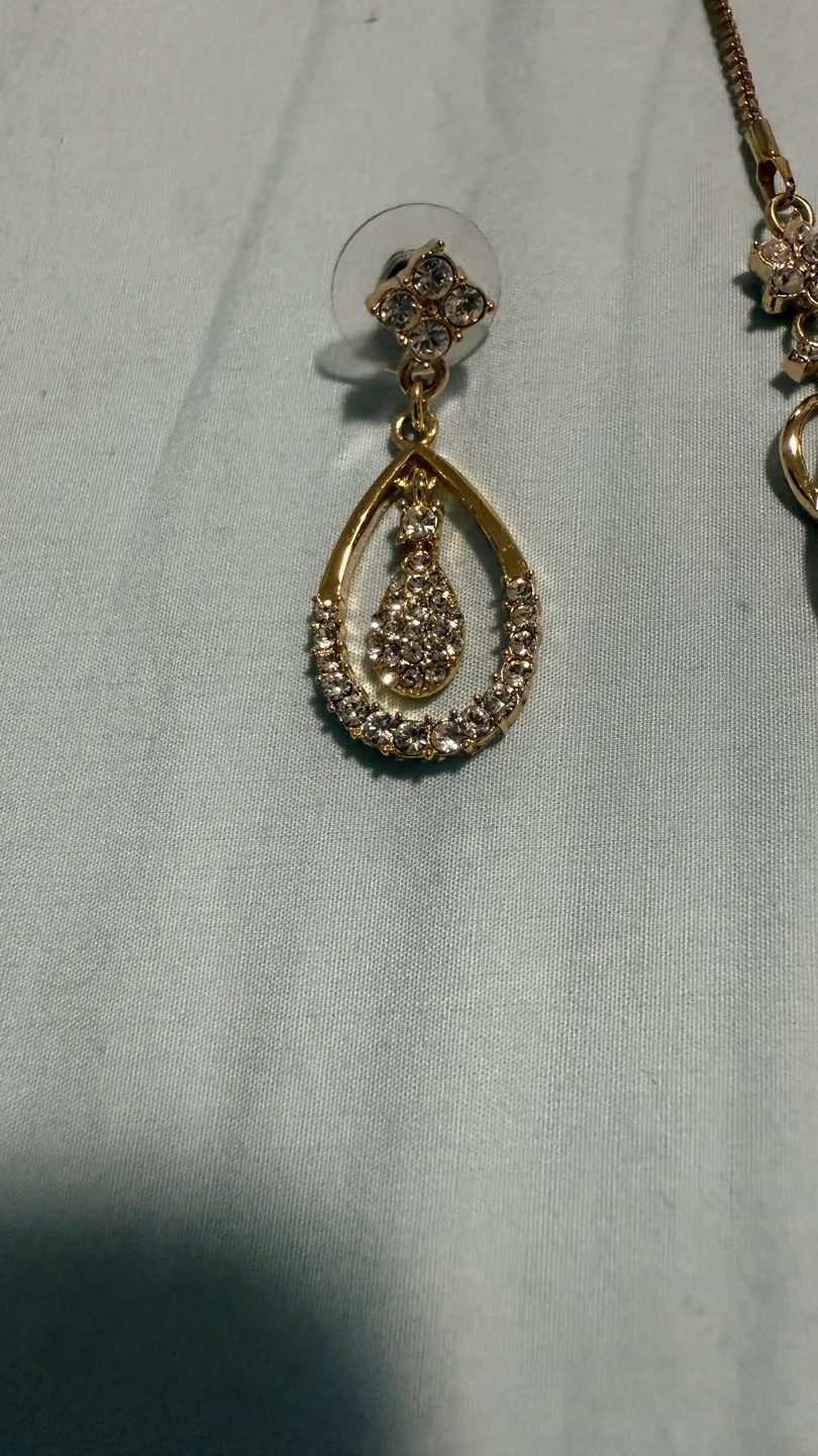 Gold-tone Necklace and Earring Set image indicator(2)