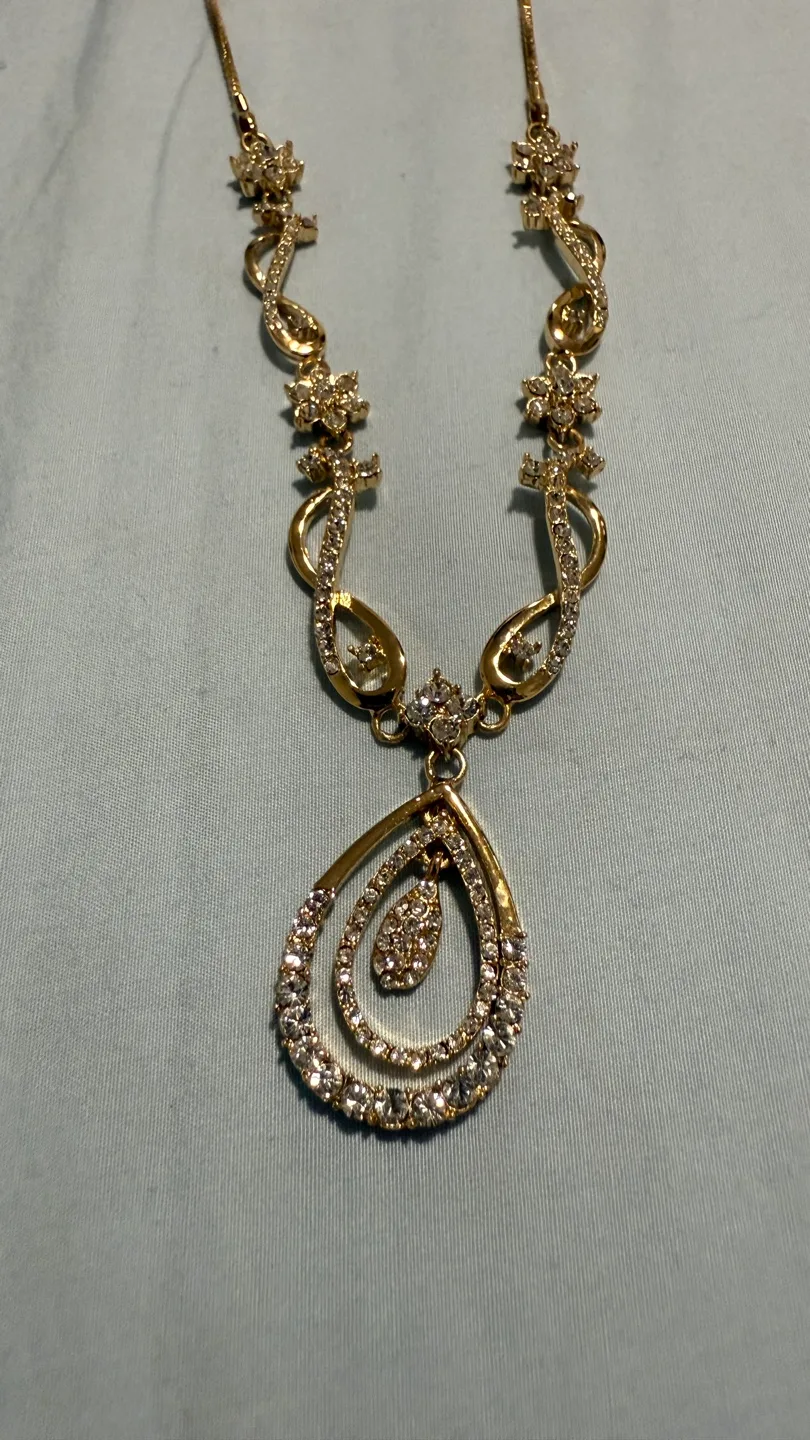 Gold-tone Necklace and Earring Set thumbnail