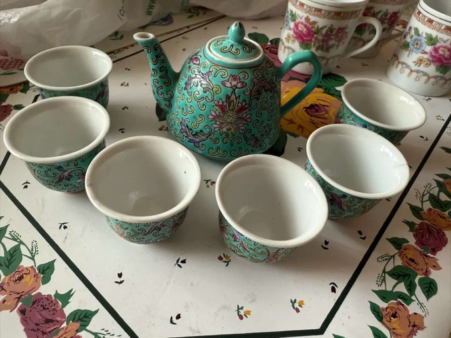 Vintage Floral Tea Set - Teapot and Cups thumbnail