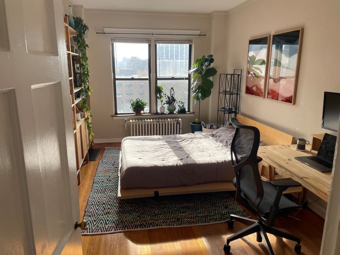 Queen Floyd Platform Bed with Fixed Headboard