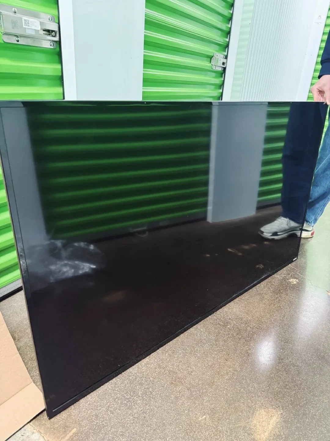 VIZIO 43” Full HD TV— Wall Mount + Remote+ chromecast thumbnail