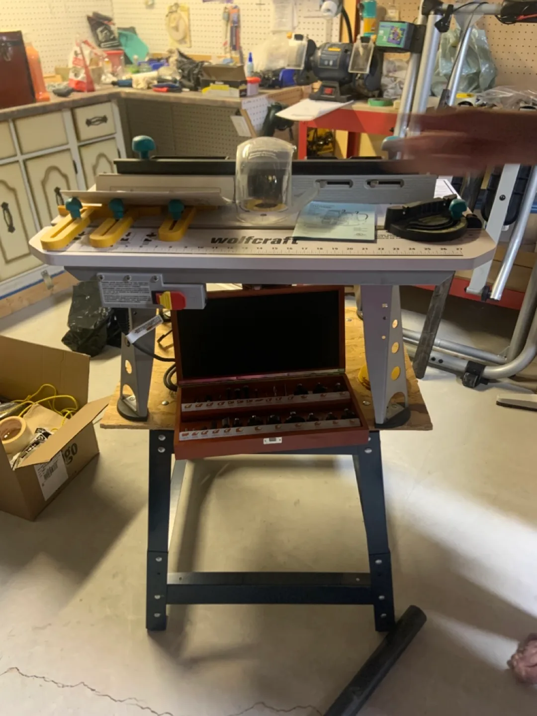 Wolfcraft Router Table 490 with Craftsman Router thumbnail