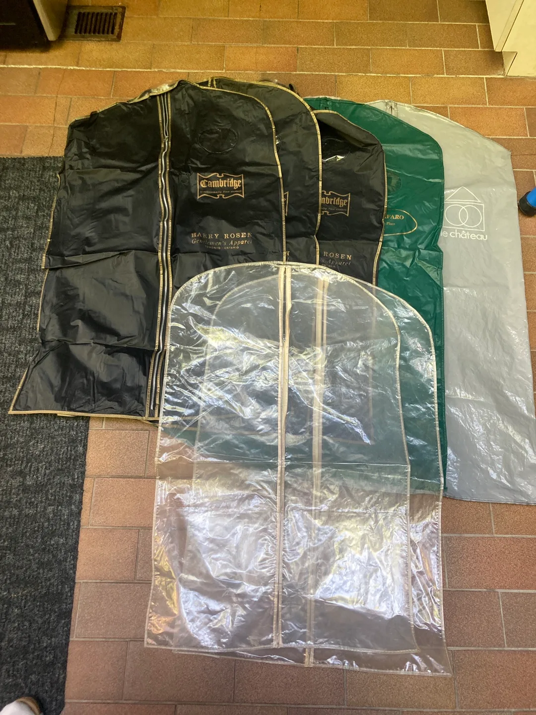 7 Garment Bags thumbnail