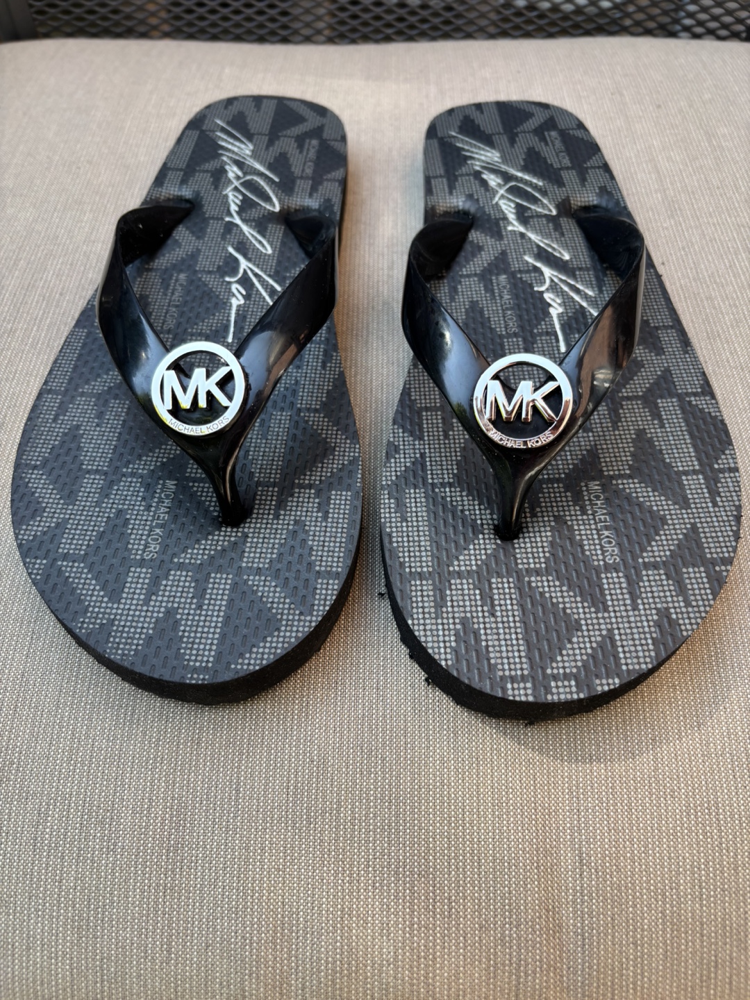 Michael Kors Jet Flip Flops - Size 9
